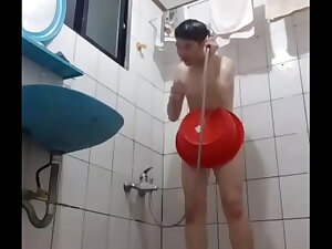 台灣男孩洗澡直播