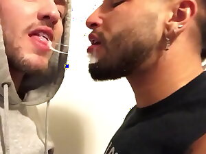 Rica mamada con beso